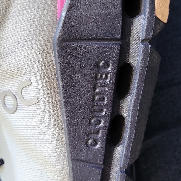 On Cloud Cloudtech Sneakers Size 9 - Picture 5 of 5
